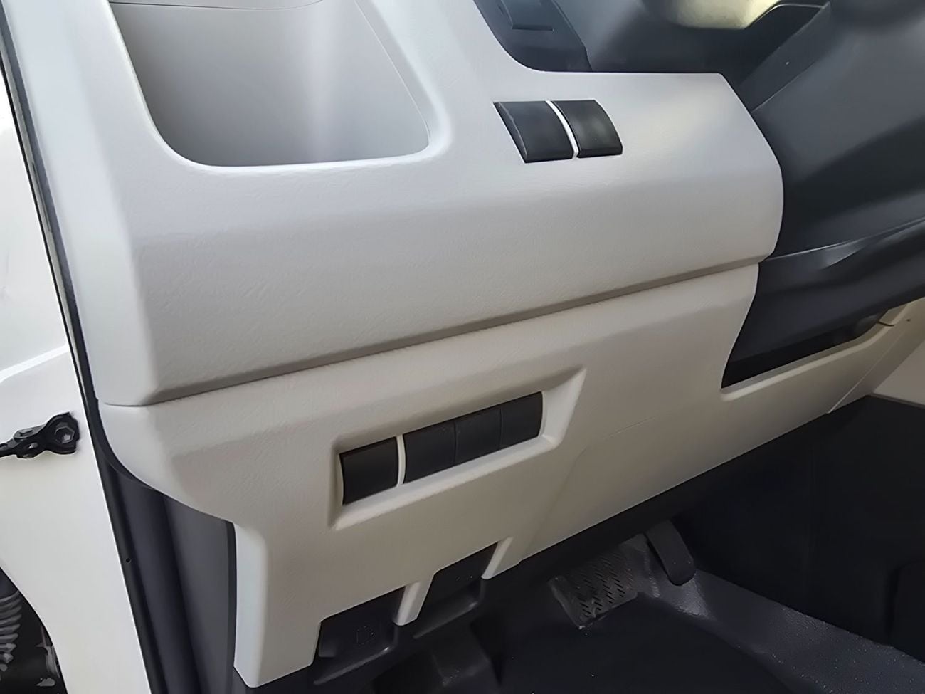 Toyota Hiace DX Toyota Hiace High Roof Black Bump 3.5l A/T White color 2026 Model