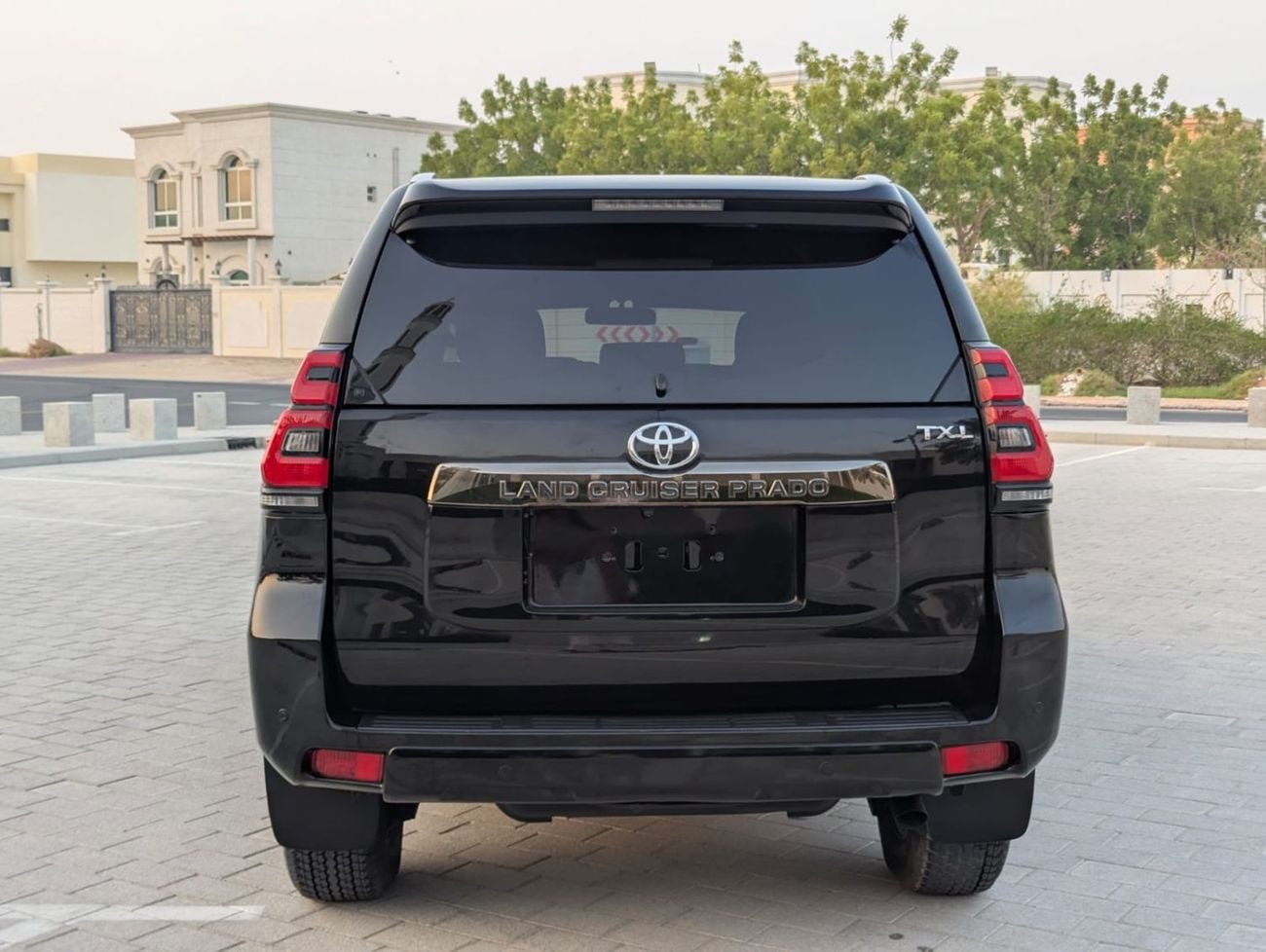 تويوتا برادو TX-L مواصفات خليجية، محرك V6 سعة 4.0 لتر، حالة داخلية وخارجية ممتازة