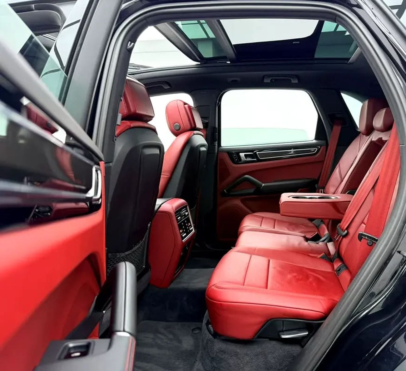 Porsche Cayenne STANDARD Warranty, Full Service History, Fully Loaded, Excellent Condition, GCC
