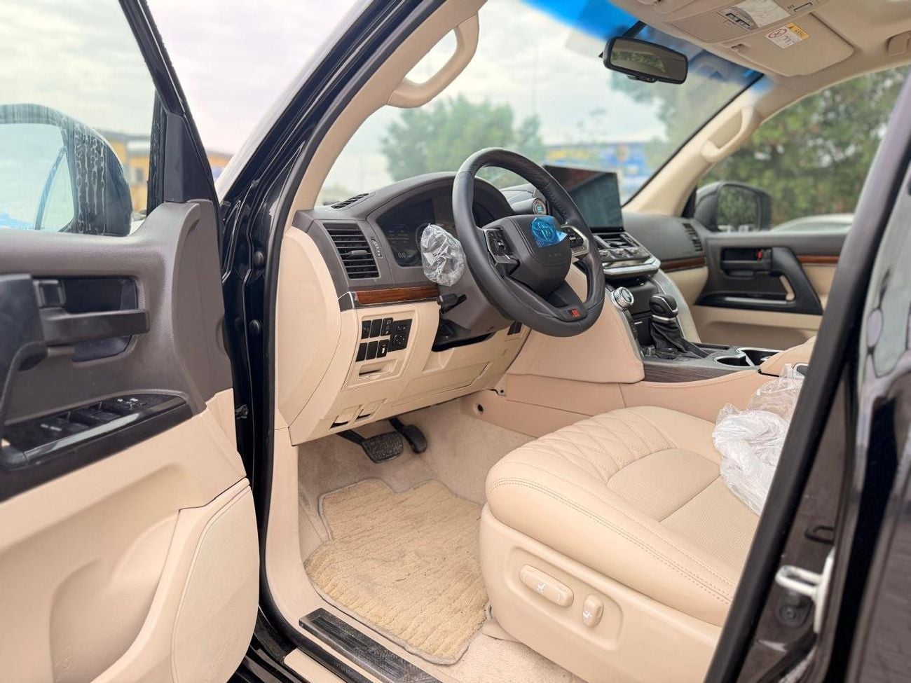 Toyota Land Cruiser GXR 4.0L Model 2017 Upgraded to 2025 Shape Pull Option GCC Specification