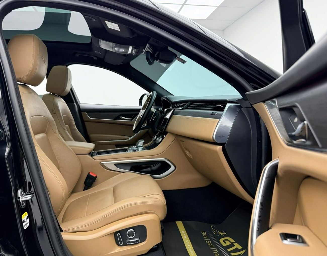 جاكوار F بيس SE P250 2021 Jaguar F-PACE S P250, Warranty, Full Service History, GCC Specs.