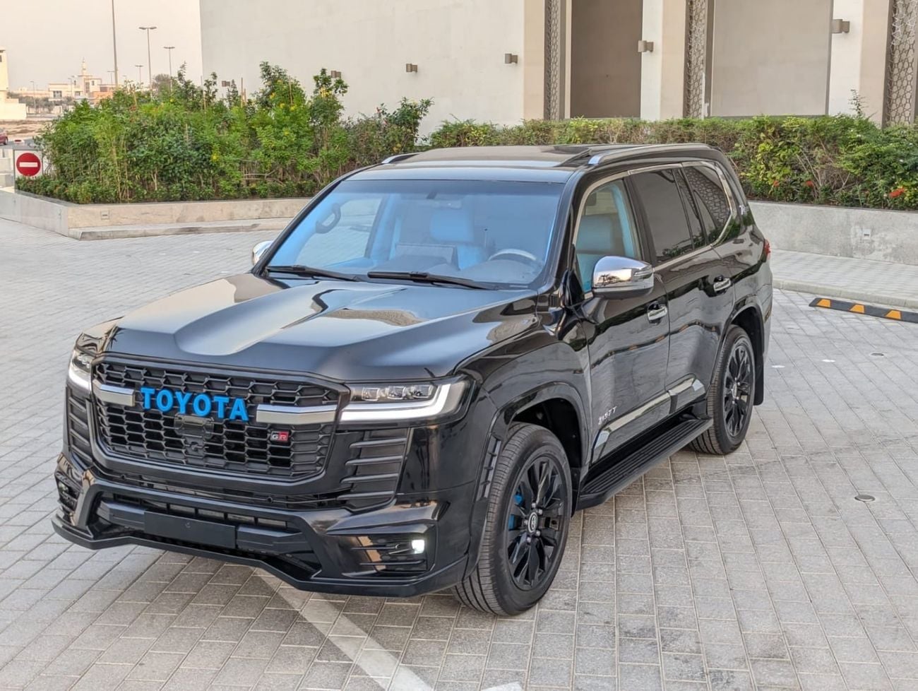 تويوتا لاند كروزر VXR تويوتا لاند كروزر 2013 معدلة إلى LC 300 2025 من الداخل والخارج