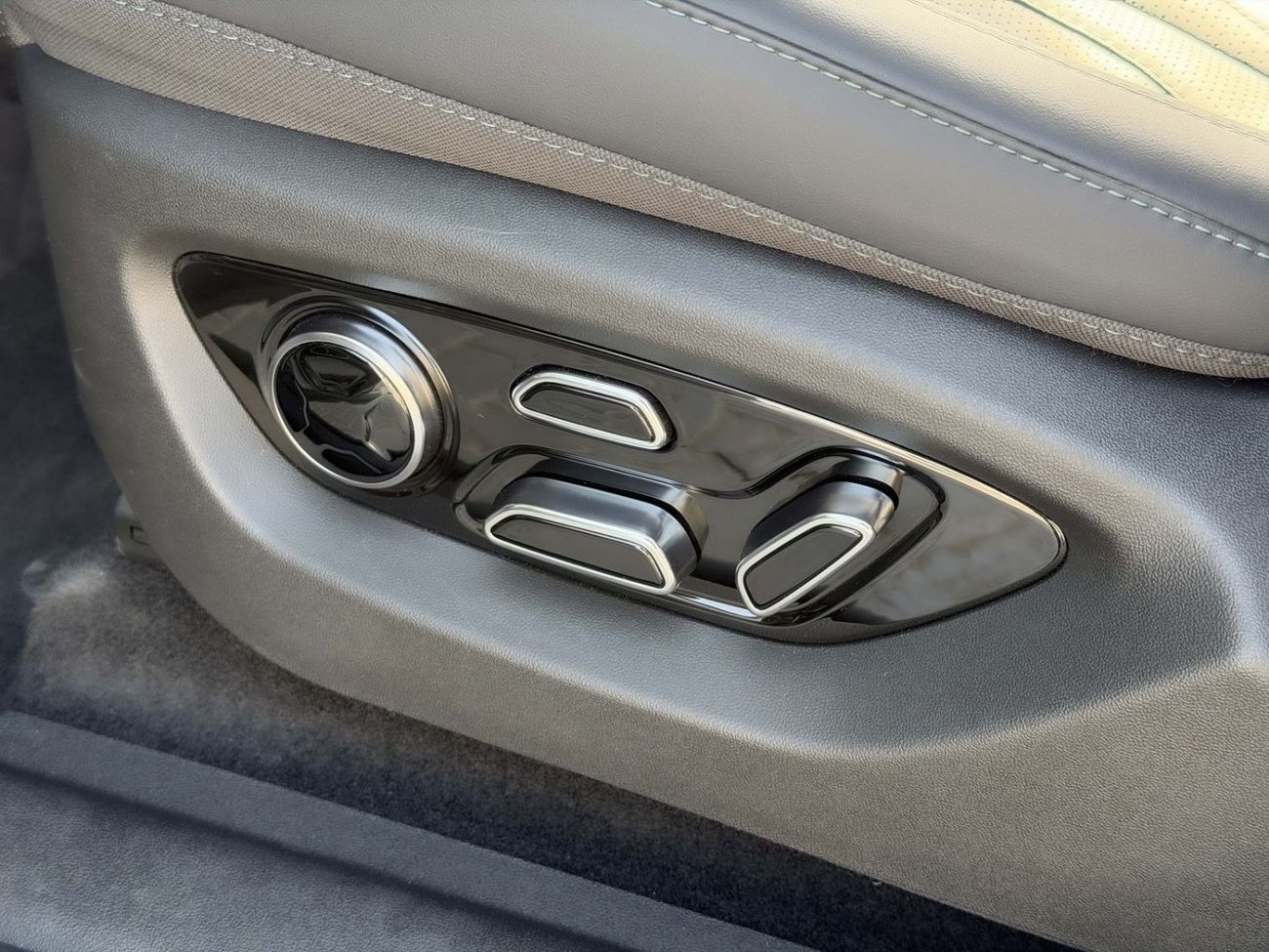BYD Sealion 7 PREMIUM (L · None - Electric Cyl · Automatic · Electric · SUV/Crossover · Rear Wheel Drive · 5 Seats · 5 Door)