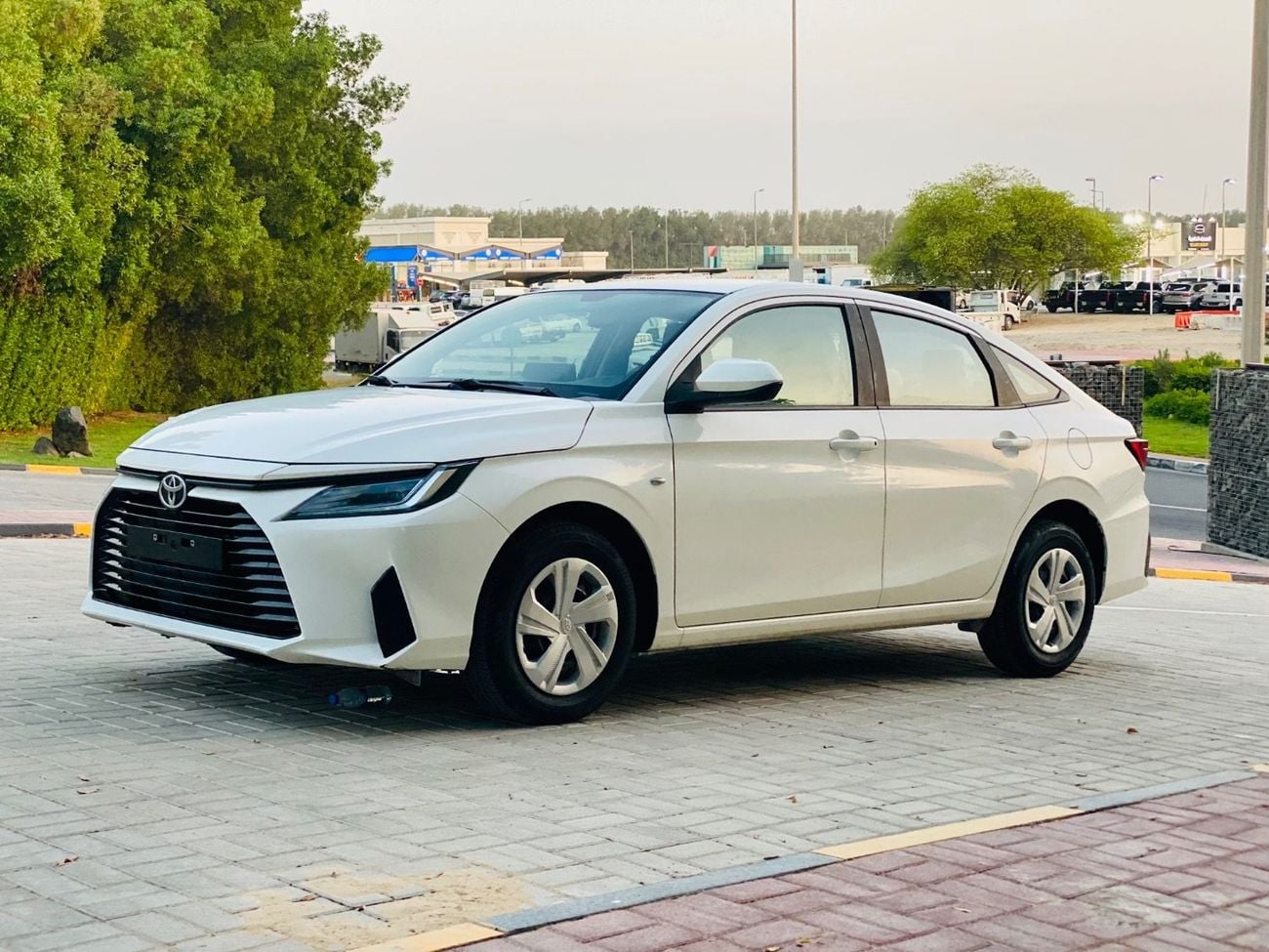 Toyota Yaris E