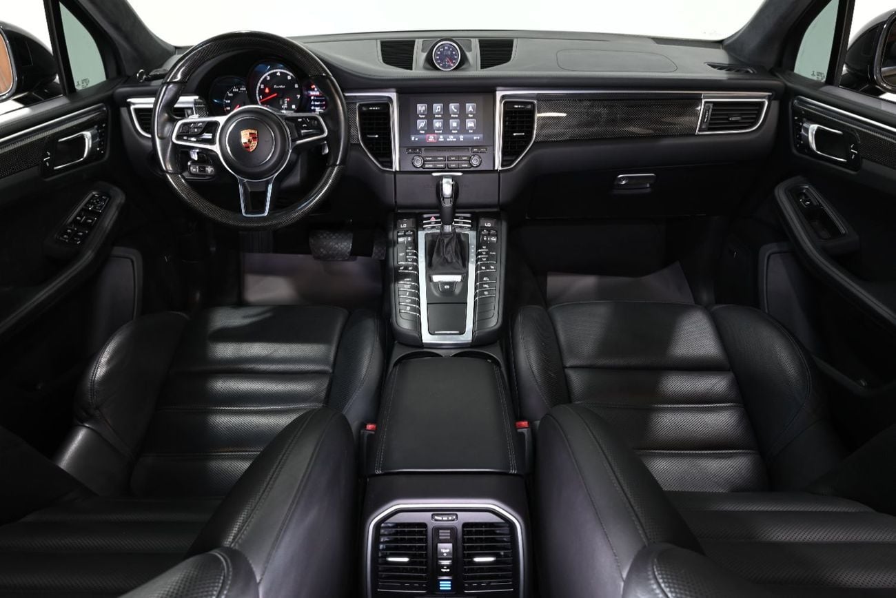 Porsche Macan TURBO 2017 Porsche Macan Turbo, Full Service History, Excellent Condition, GCC