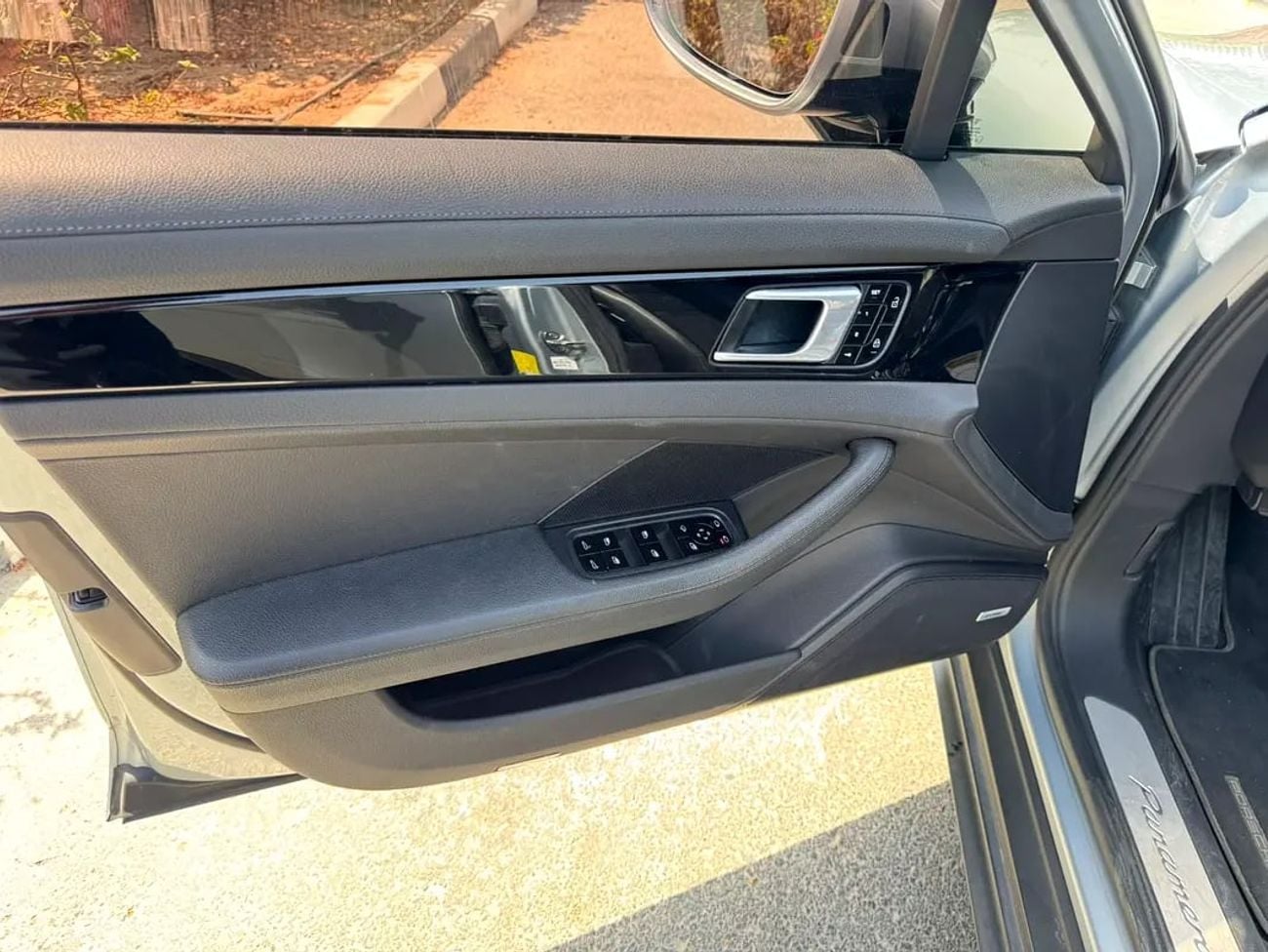 Porsche Panamera 4
