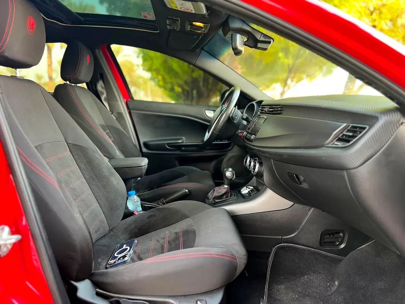 ألفا روميو جوليتا Stunning Mid Option | GCC Specs | Well Maintained