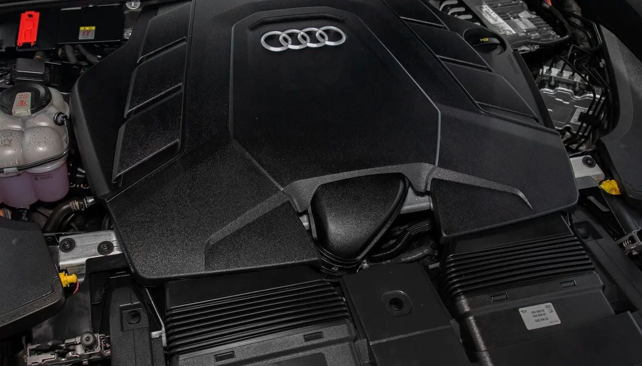 Audi Q8 55 TFSI Warranty + Service Contract • Top Spec Progress Black • FDSH • GCC