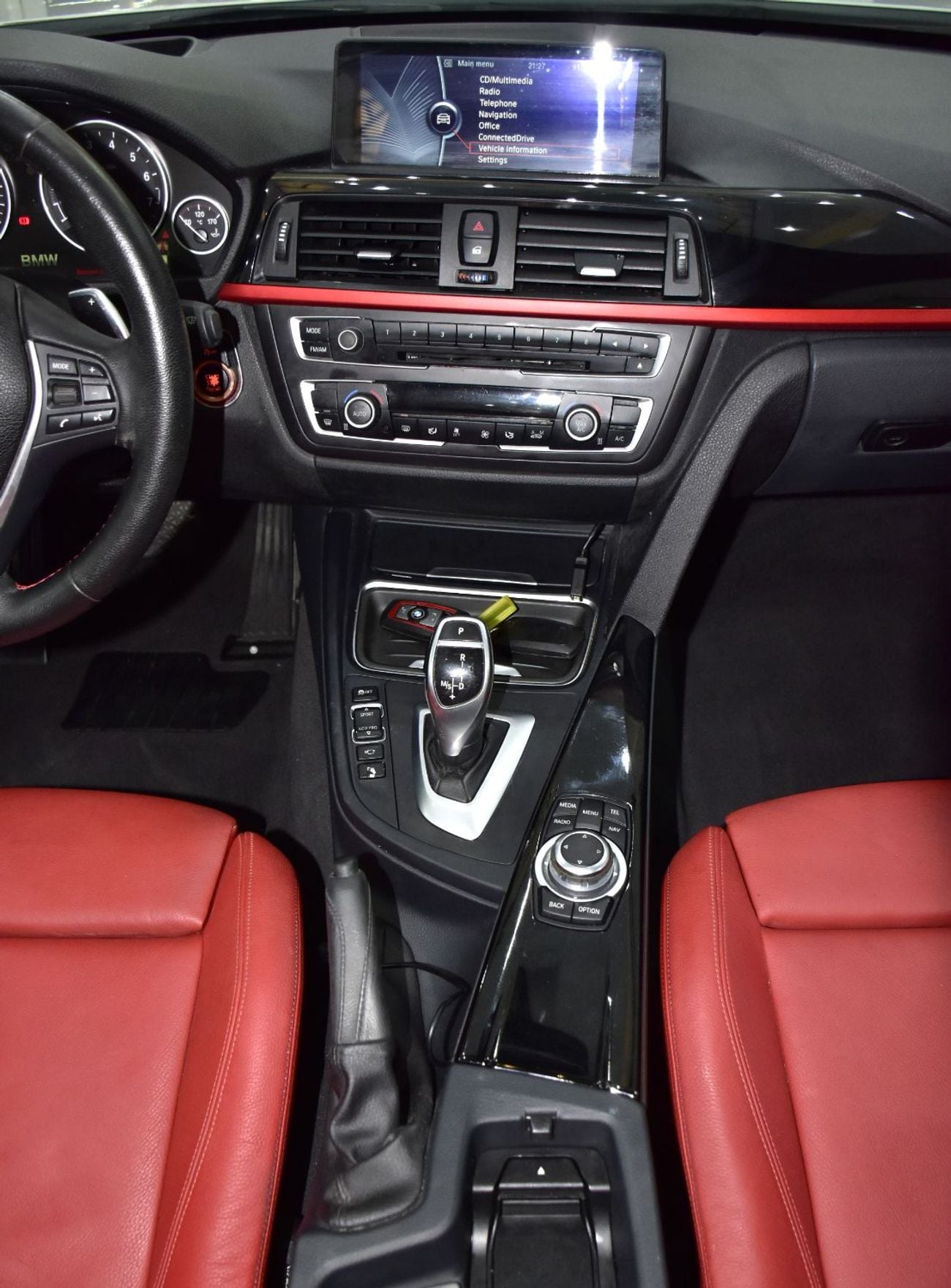 بي أم دبليو 335i عرض ممتاز لسيارة BMW 335i Sport (موديل 2013) باللون الفضي بمواصفات خليجية