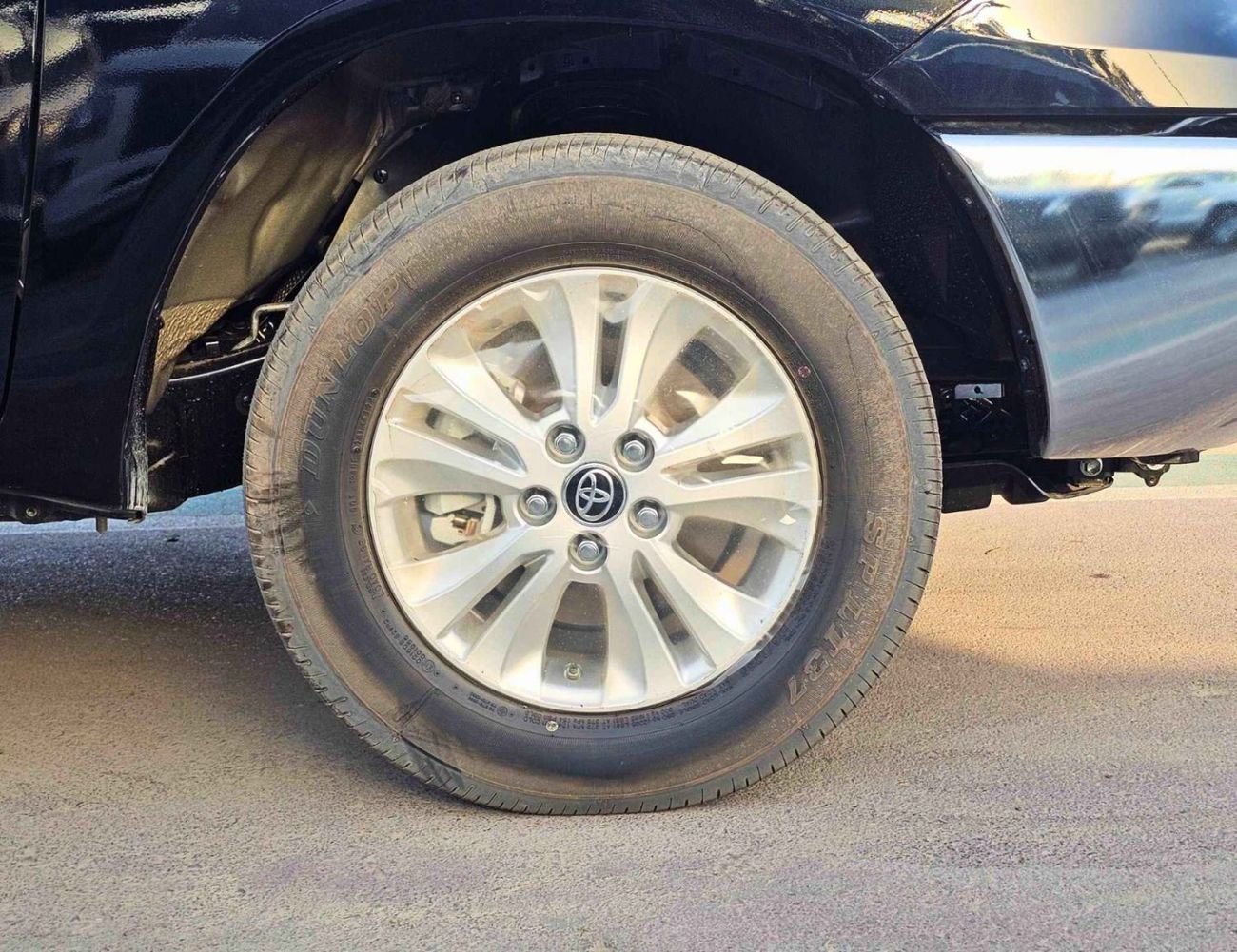 Toyota Hilux SR5 NARROW BODY / 2.7L PETROL V4 A/T / REAL CAMERA WITH CHROME BUMPERS / (CODE # HP2F2)