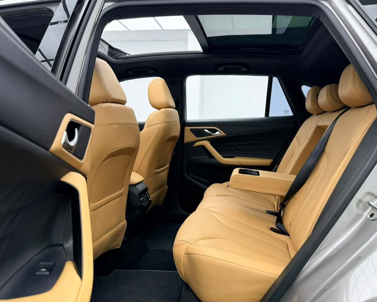 MG HS LUXURY 2025 MG HS Deluxe, Warranty, Full Service History, Fully Loaded, Excellent Condition, GCC