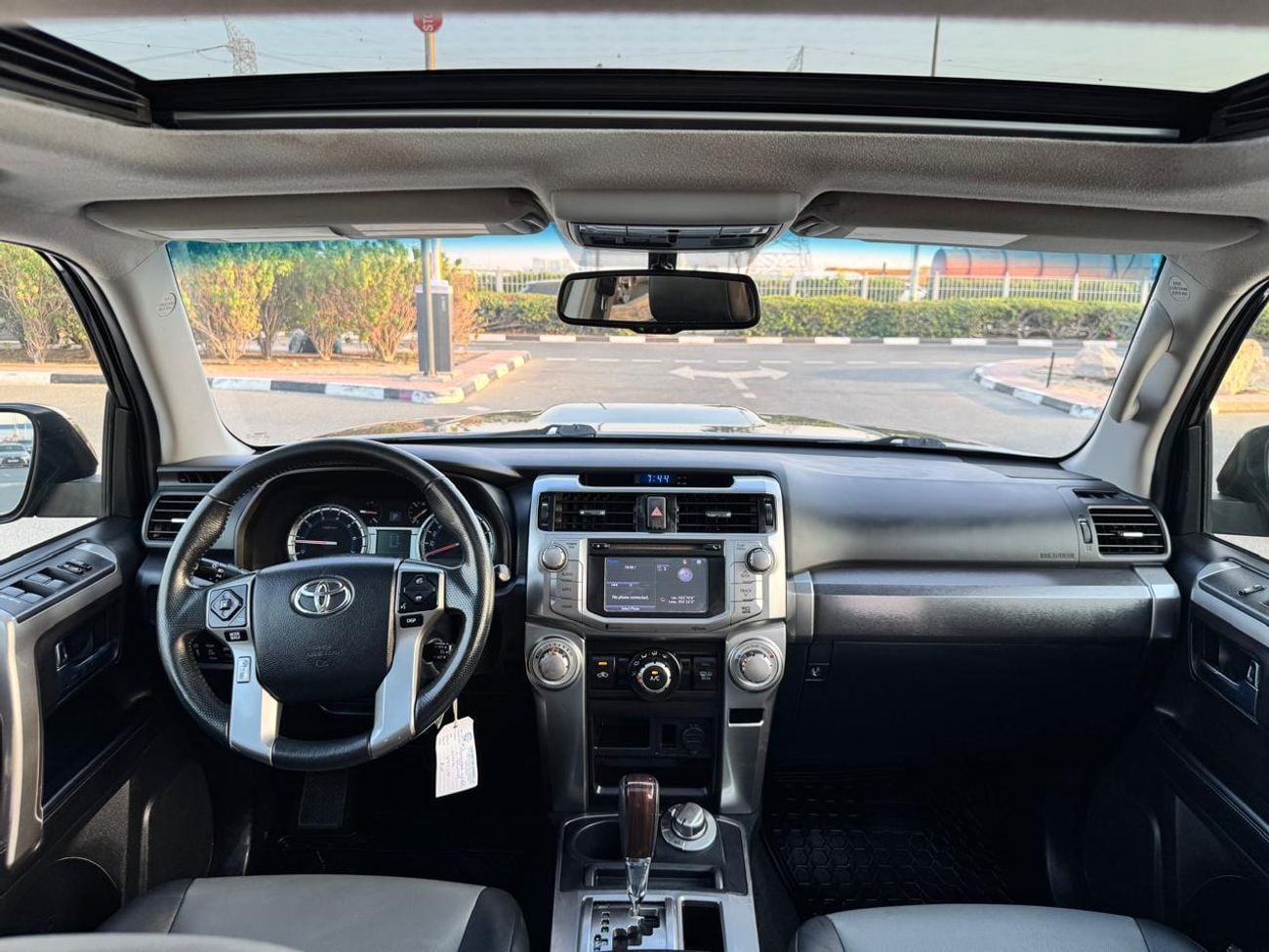 تويوتا فور رنر LIMITED V6 4.0L SUNROOF 4X4 7SEAT LEDAR PERFICT CONDATION CANADIAN SPECIFIC