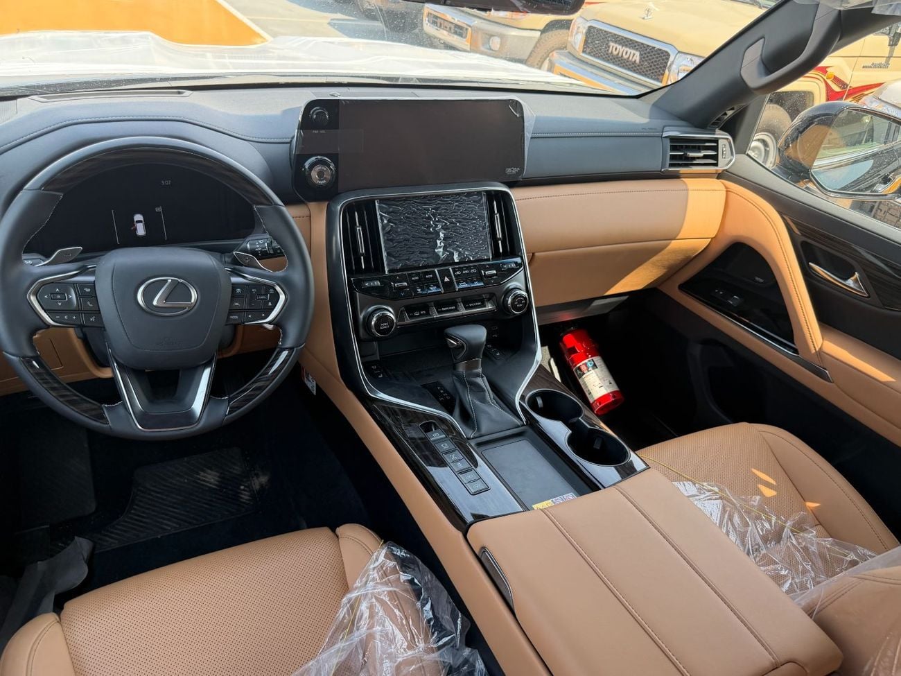 لكزس LX 600 سيجنتشر