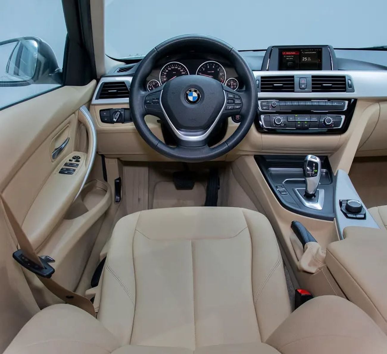BMW 318i STANDARD 0% Down Payment Available • Full Service History • GCC