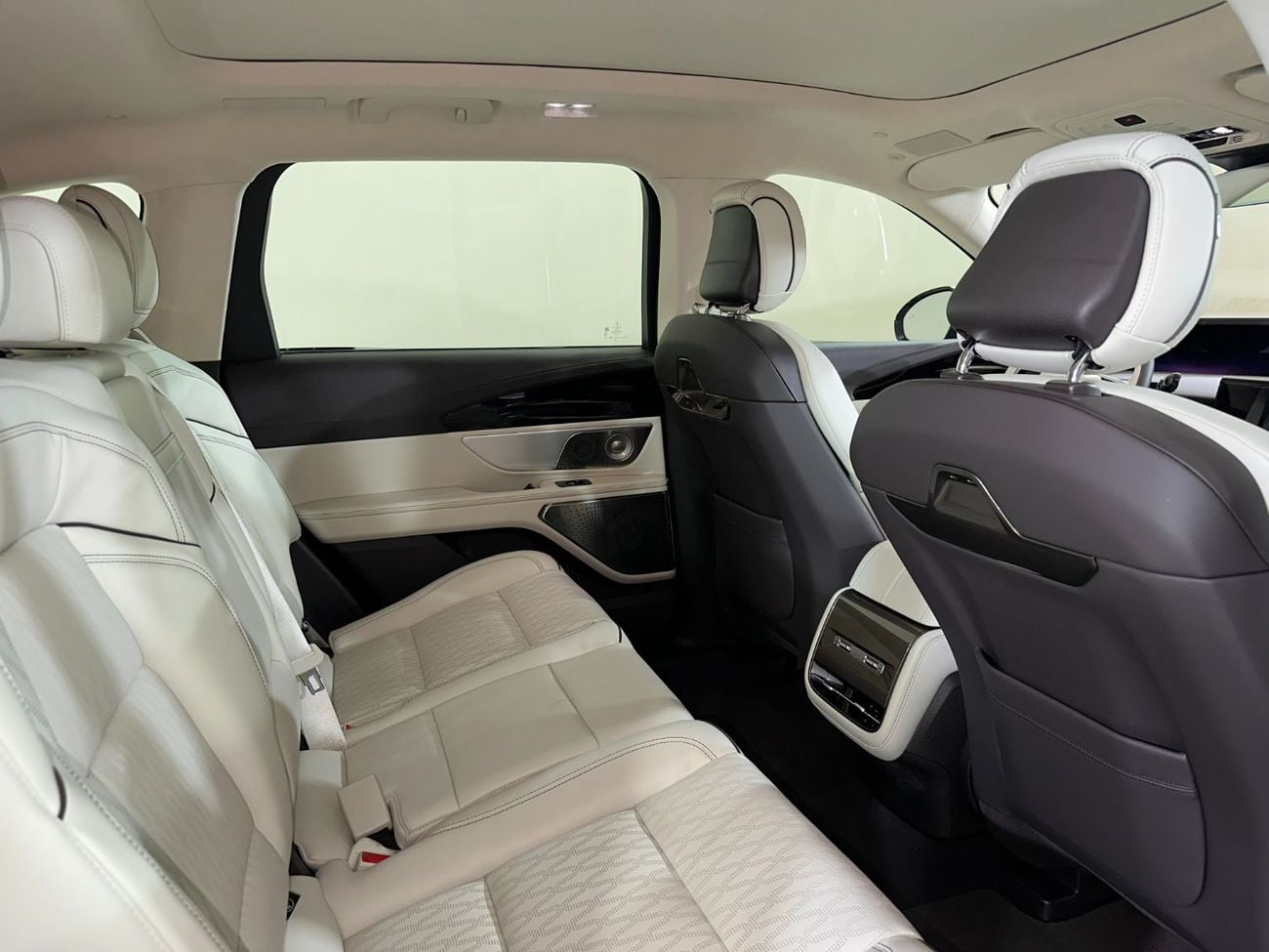 Lincoln Nautilus RESERVE III NU-NAU925H/AL TAYER MOTORS/ AL QOUZ SHOWROOM