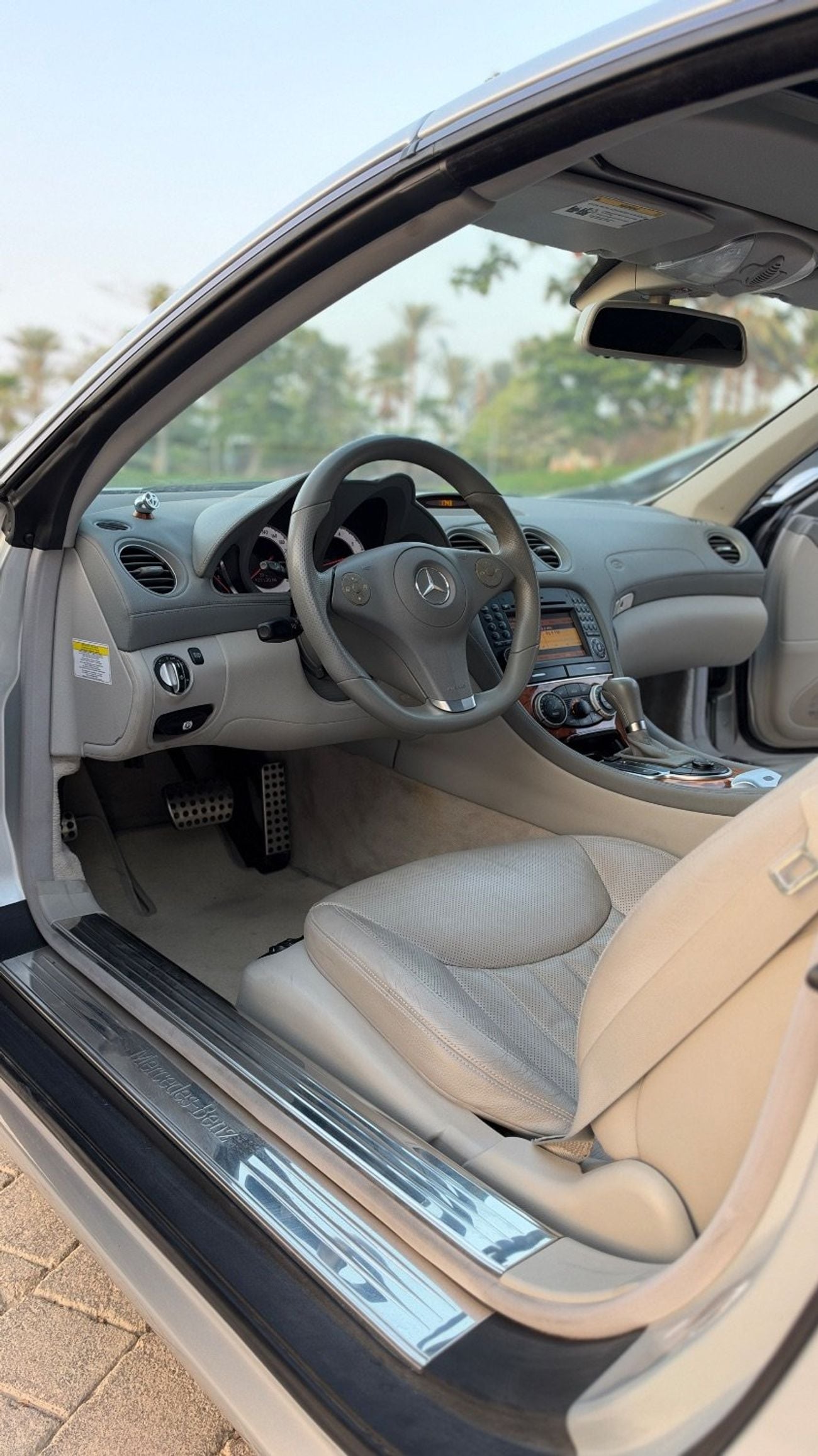 Mercedes Benz SL550 Mercedes-Benz SL550 - amg package -