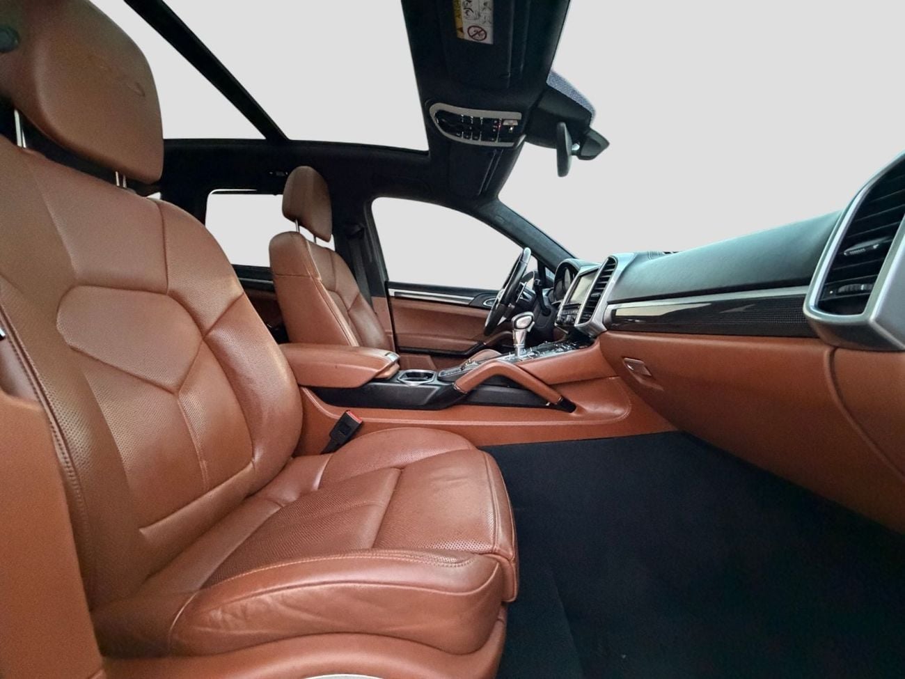 Porsche Cayenne GTS PORSCHE CAYENNE GTS | 4.8L V8 | 440 HP | AWD | 2016 | GCC SPECS