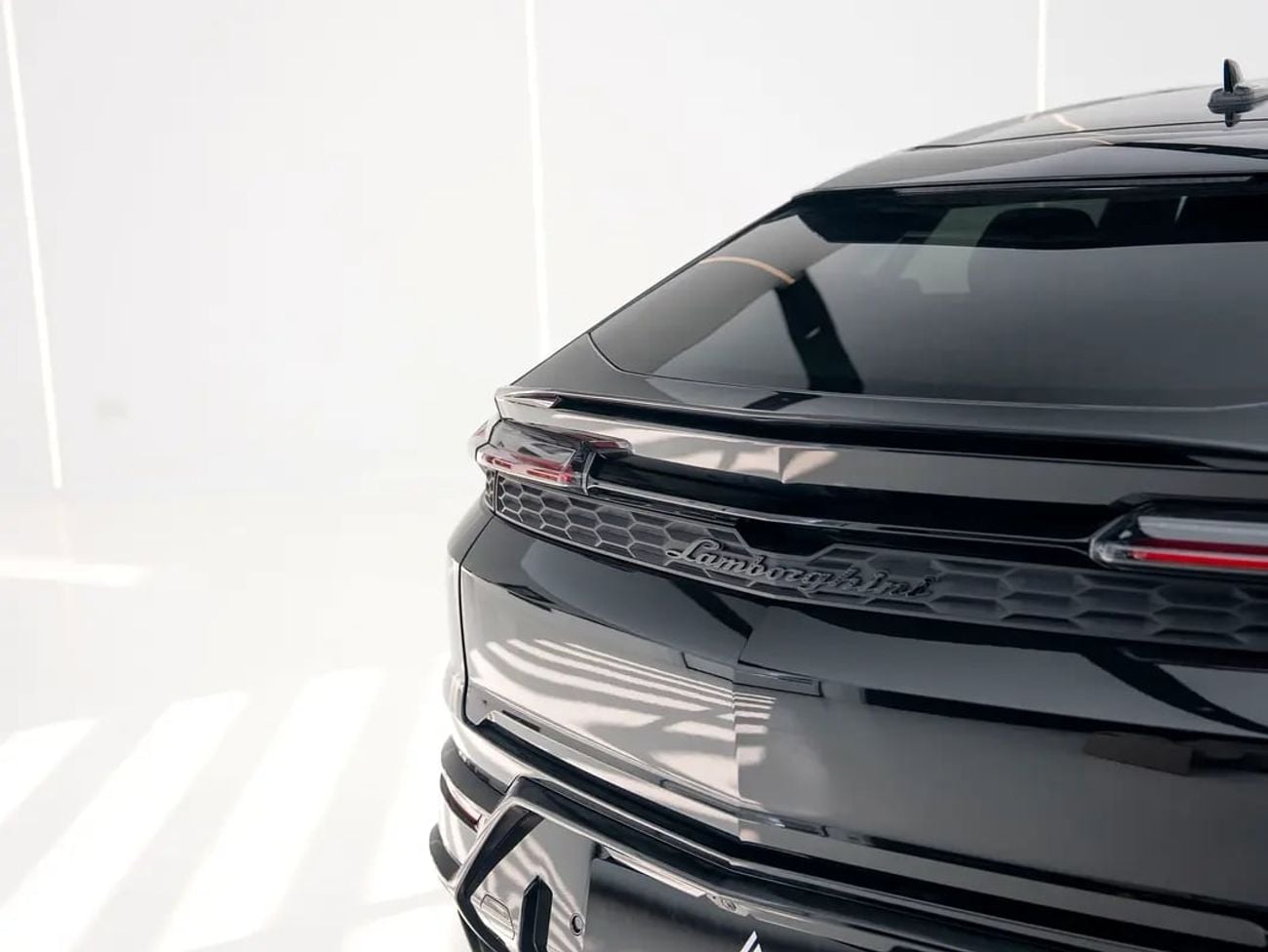 لامبورغيني اوروس SE BRAND | 800 HP PLUG-IN HYBRID | 76 KM