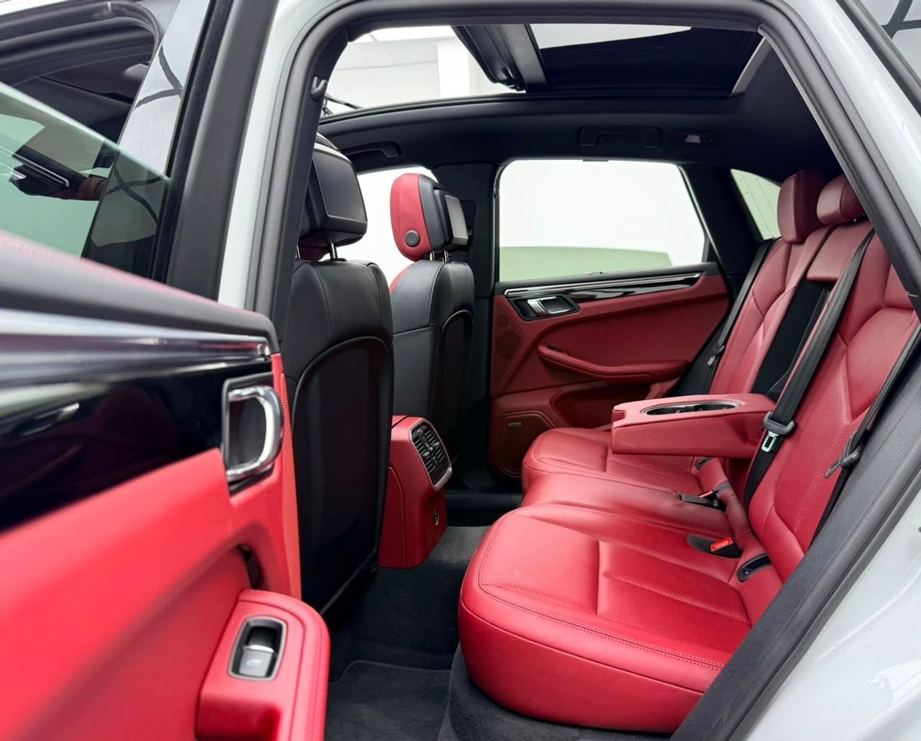 Porsche Macan S 2023 Porsche Macan, 2027 Porsche Warranty, Full Porsche Service History, Fully Loaded, GCC