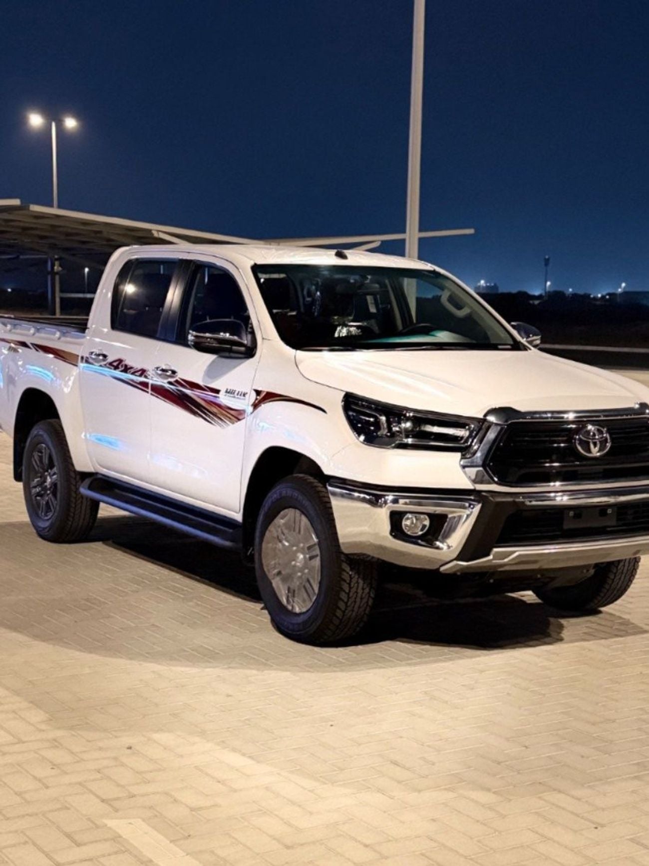 Toyota Hilux GLX - G WHITE/RED KEY START 2026