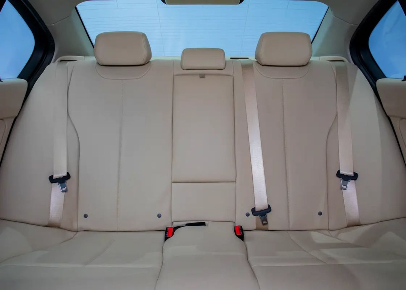 BMW 318i STANDARD 0% Down Payment Available • Full Service History • GCC