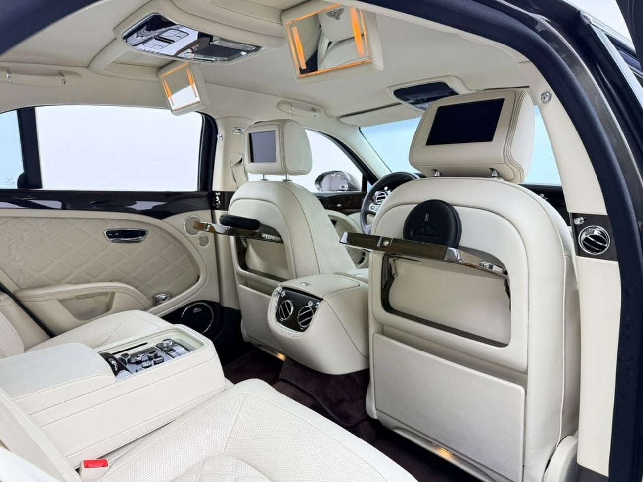 Bentley Mulsanne STANDARD 2016 Bentley Mulsanne Speed, Full Bentley Service History, GCC Specs
