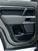Land Rover Defender 110 SE P300