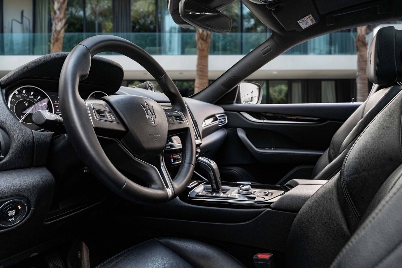 مازيراتي ليفونت STANDARD 2,448 P.M | 0% Downpayment | Maserati Levante Q4!
