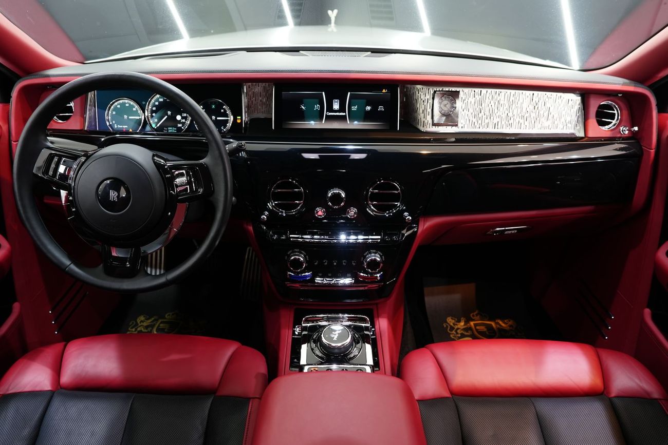 Rolls Royce Phantom STANDARD Std 6.8L VIII, Bespoke Audio, Rear Entertainment, Brushed Steel Bonnet, GCC Specs!!
