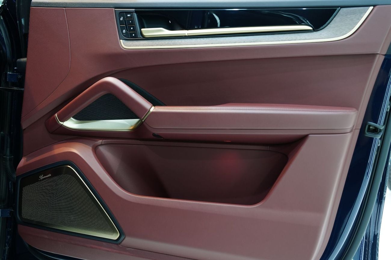 Porsche Cayenne GTS Coupe, Carbon Design Pack, Passenger Display, Burmester Audio, Dealer Warr!