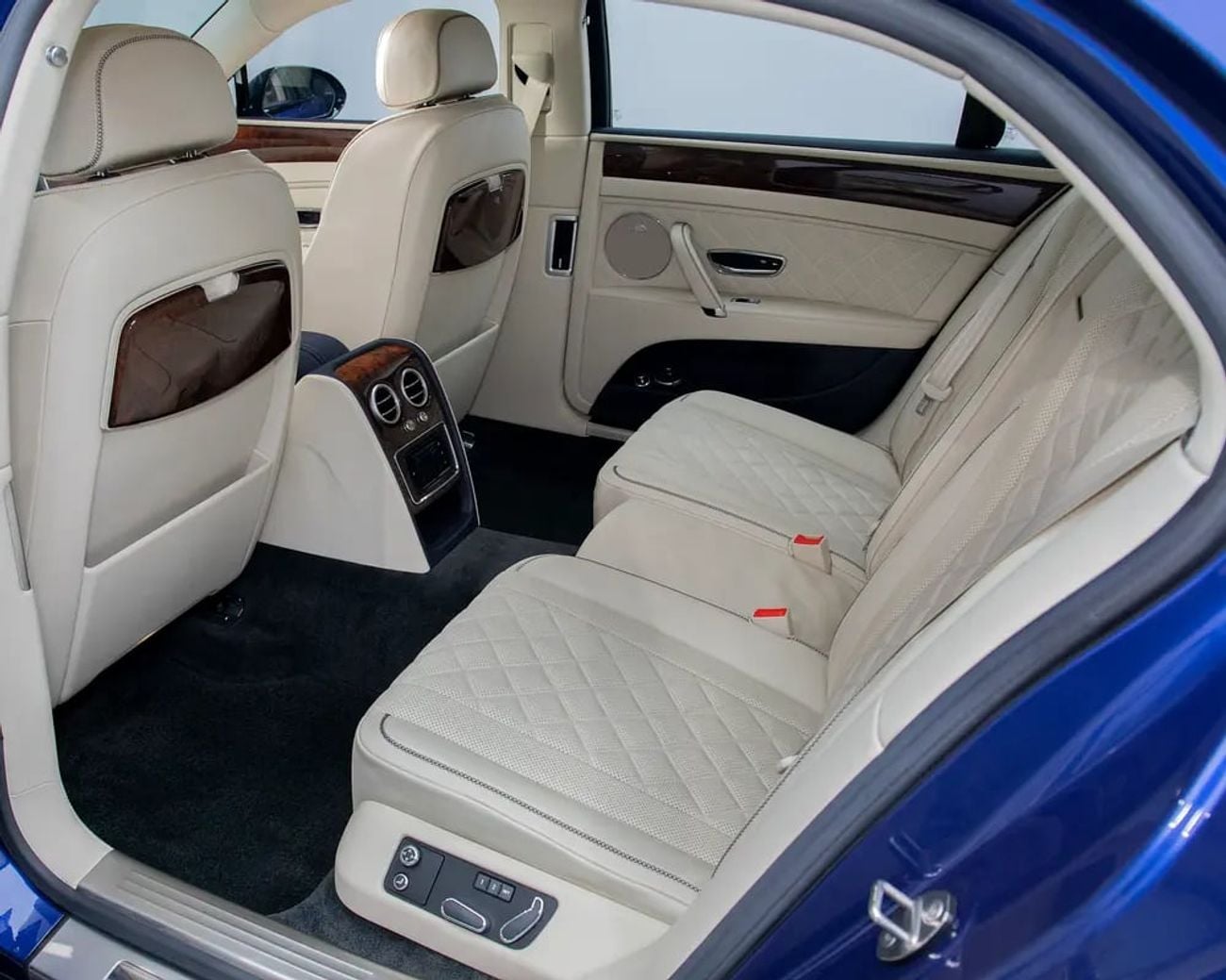 Bentley Flying Spur W12 Rare W12 • Full Service History • 6.0L W12 S • GCC Specs