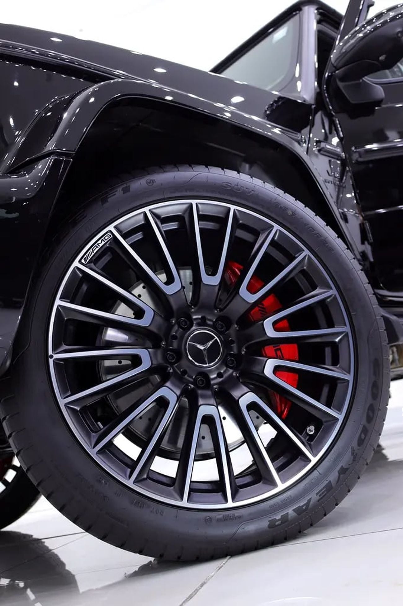 Mercedes Benz G63 AMG G63 GCC MANUFAKTUR EDITION +DOUBLE NIGHT PACKAGE CARBON INT+ 5 YEARS WARRANTY + FREE NANO COATING