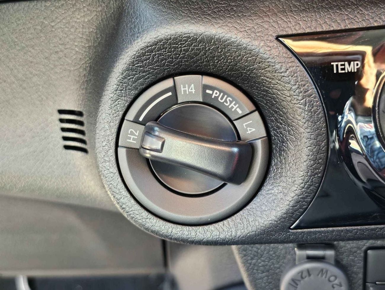 Toyota Hilux SR5 TRD || 4.0L PETROL V6 4WD | WOOD INTERIOR W VISOR | BLIND SPOT | DIFFLOCK | DVD+CAMERA | READY S