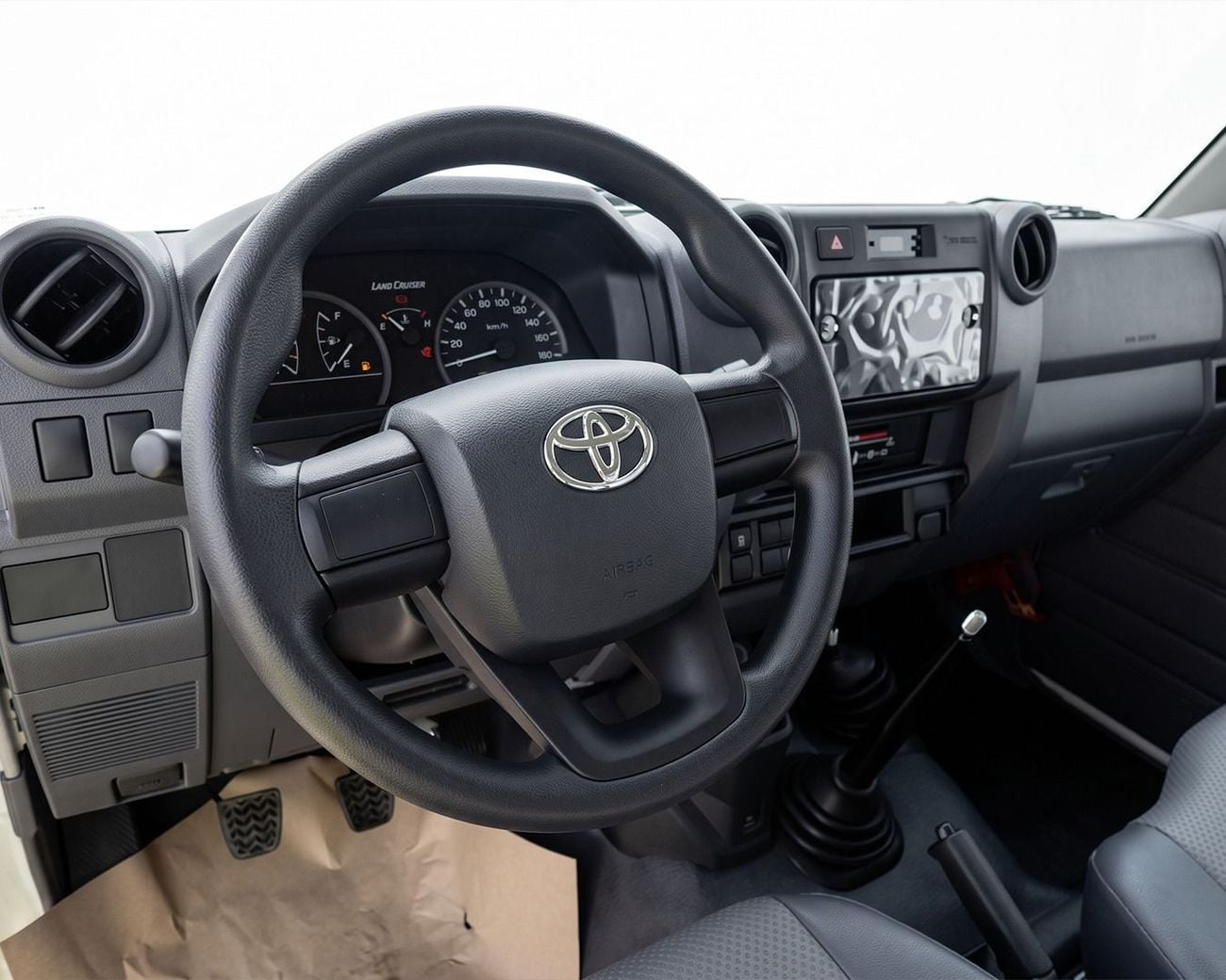 Toyota Land Cruiser 70 LC76 HARD TOP l 13-Seater 2026 l Brand New | Export Only | AED 159,999