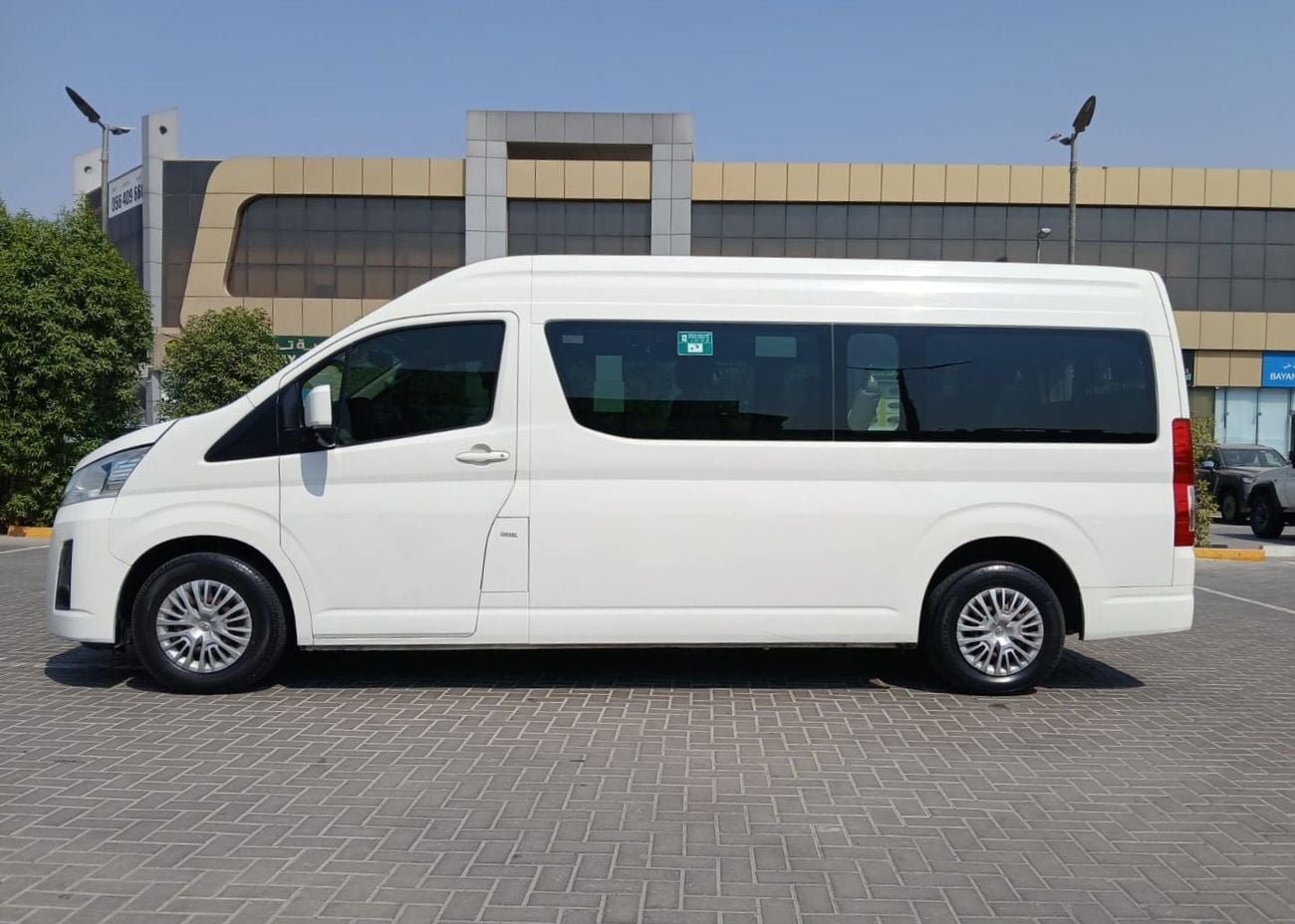 Toyota Hiace GL 2.8L Diesel Manual 9+ Seats 4 Doors