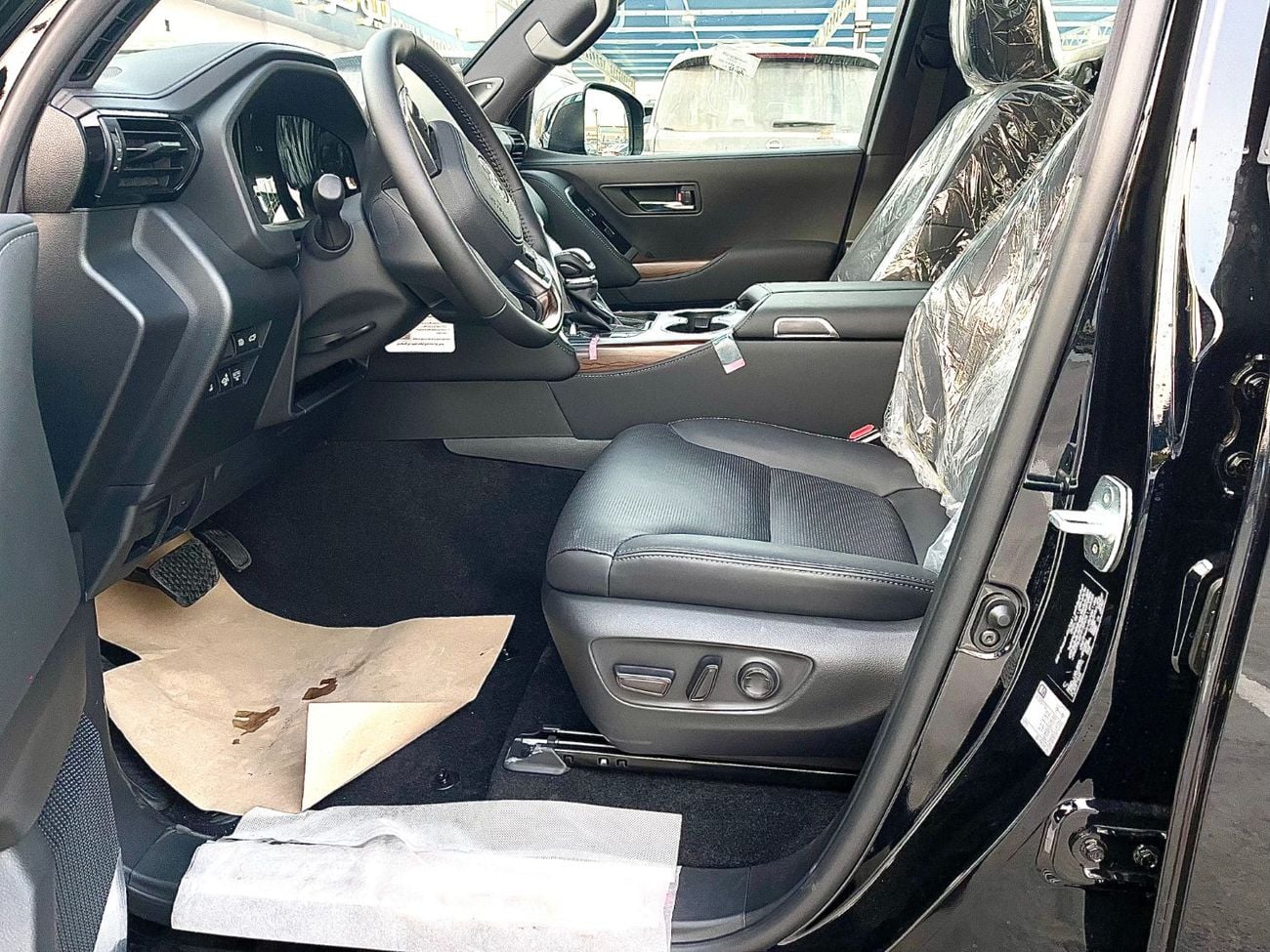 Toyota Land Cruiser VX LAND Cruiser VX 4.0 PETROL AT Omani Specs Fully Loaded | Soft Door closed | RADAR | JBL
