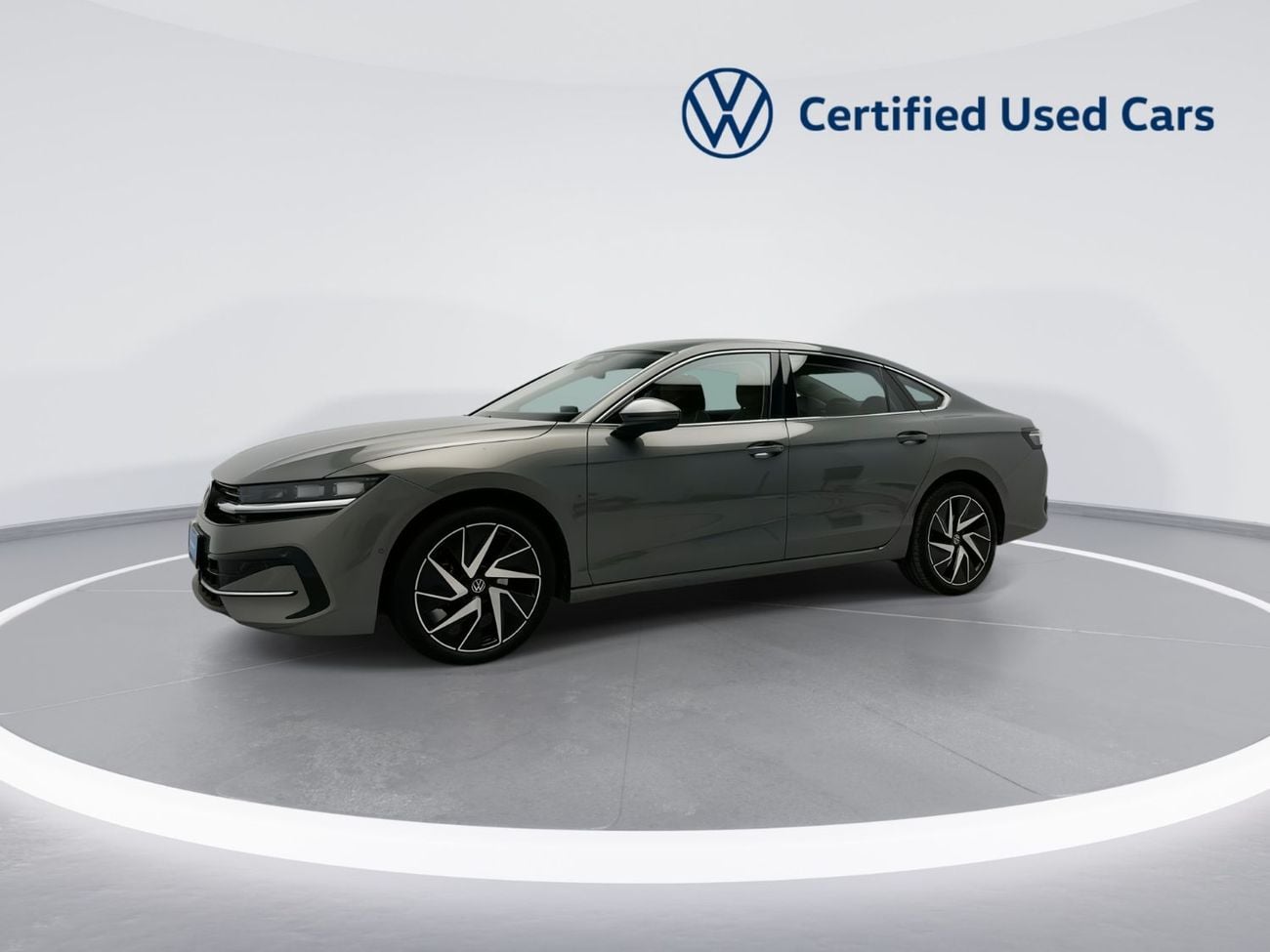 Volkswagen Passat HIGHLINE 2.0L | Turbocharged Engine | Digital Cockpit | Premium Interior | Automatic