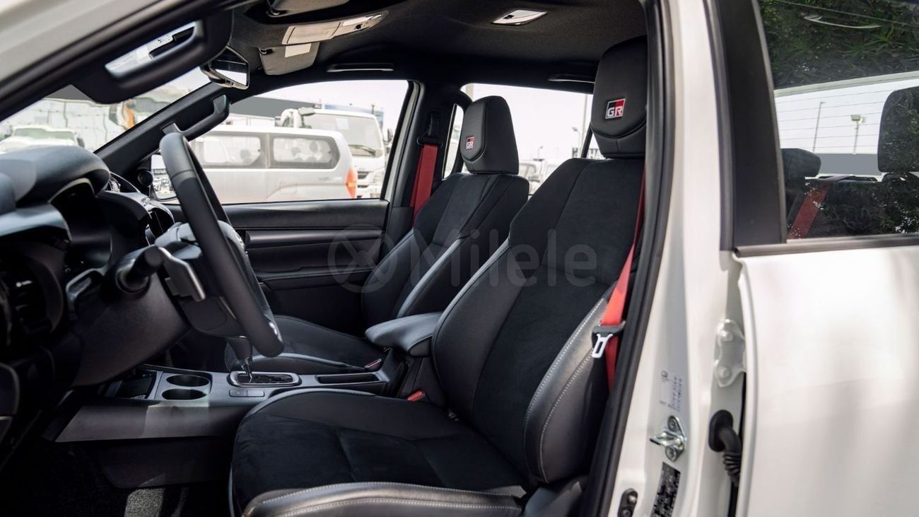 Toyota Hilux GR SPORT