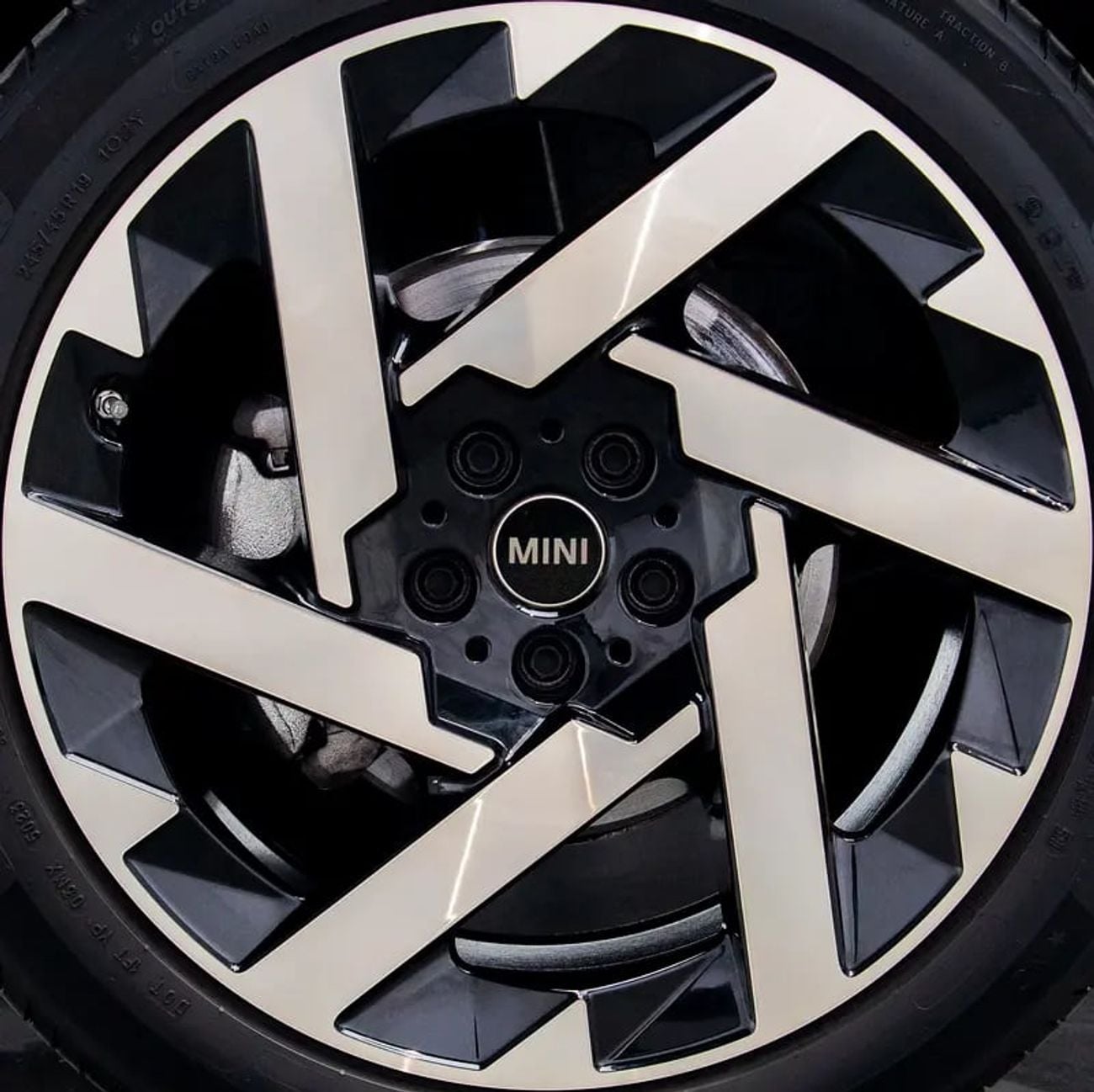 Mini Countryman COOPER S ALL4 Low Mileage • Warranty + Service Contract • FDSH • GCC