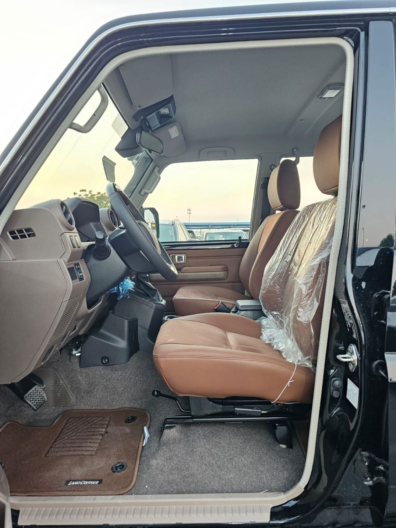 Toyota Land Cruiser 70 LC76 LX HARDTOP 5DOOR || 4.0L PETOL A/T 4WD | RADAR | DIFF-LOCK | FULL OPTION (CODE # 76PAFRE)