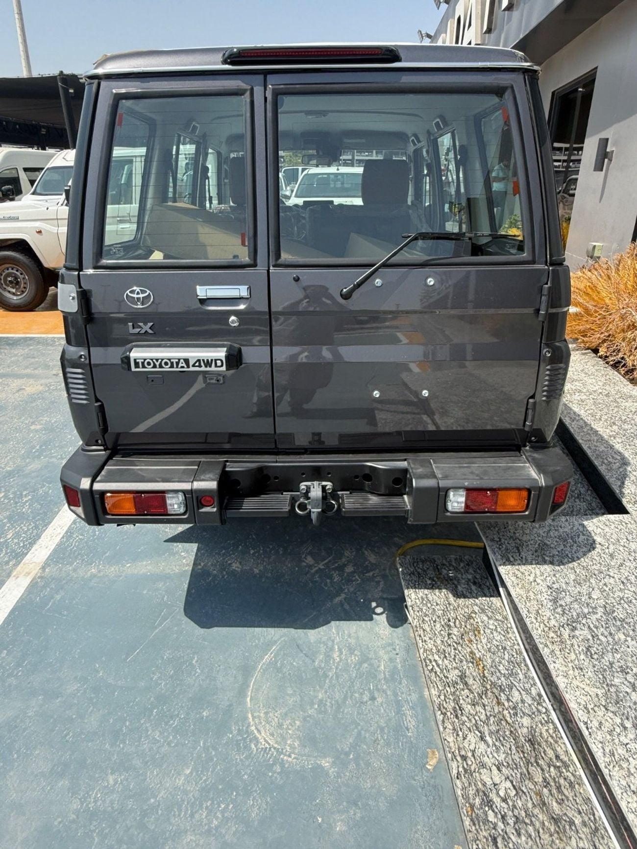 Toyota Land Cruiser 70 LC76 LX LC76 2.8l DEISEL OMANI FULL OPTION 2026/2026