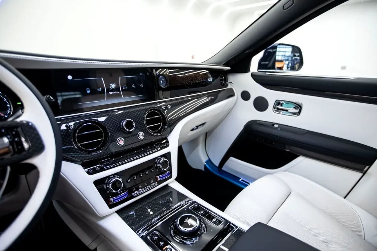 Rolls Royce Ghost BALCK BADGE | GCC | UNDER WARRANTY AND SERVICE CONTRACT