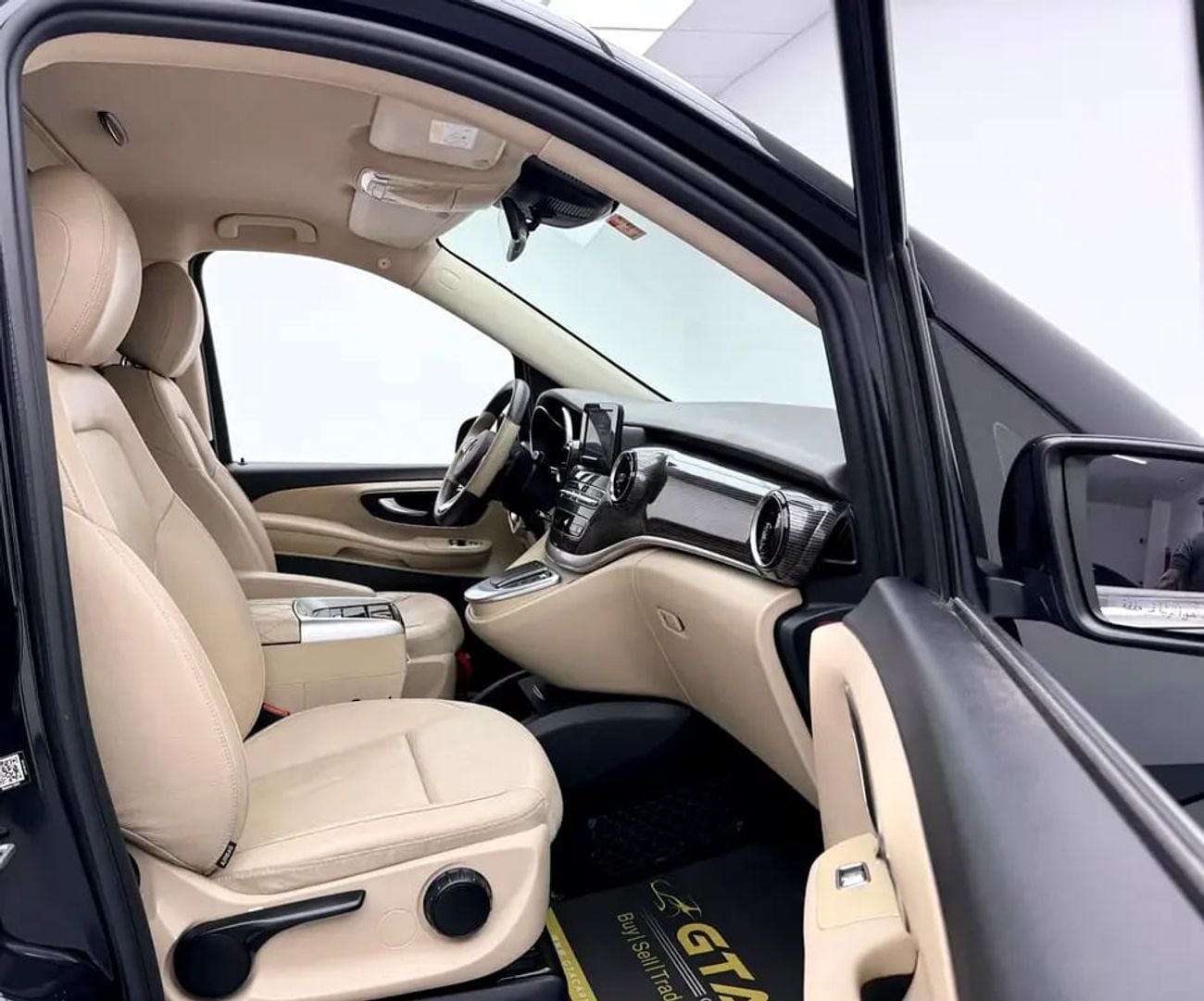 Mercedes Benz V 250 AVANTGARDE LWB V250, Built By Scuderia, Full MB Service History, Fully Loaded, GCC