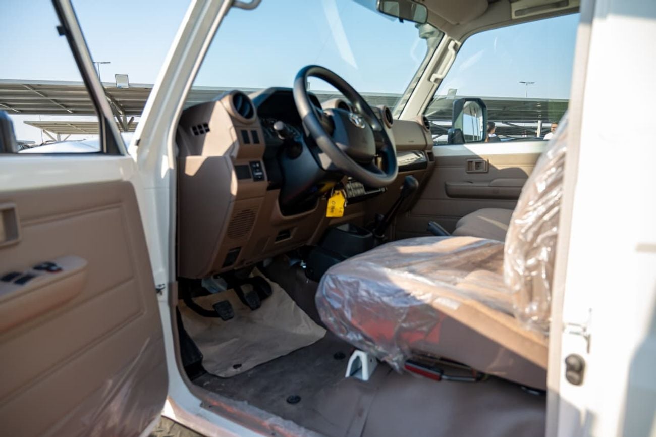 Toyota Land Cruiser 70 LC 78 HARDTOP 4.0L MT