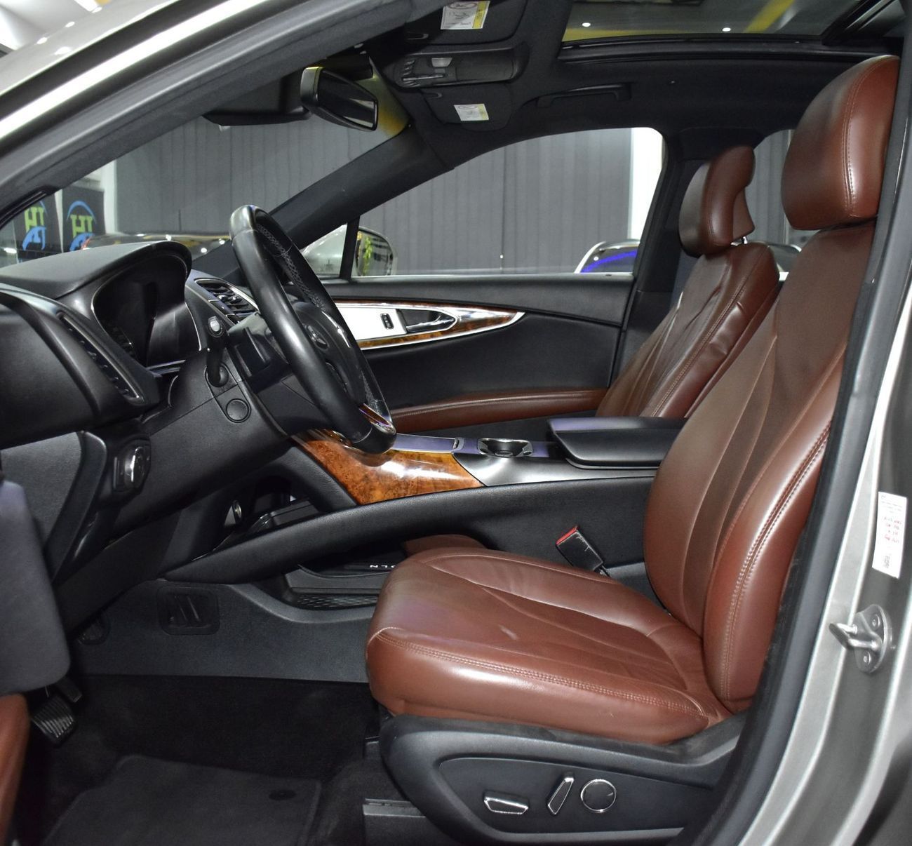 Lincoln MKX RESERVE EXCELLENT DEAL for our Lincoln MKX 2.7 ECOBoost AWD ( 2016 Model ) in Beige Color GCC Specs