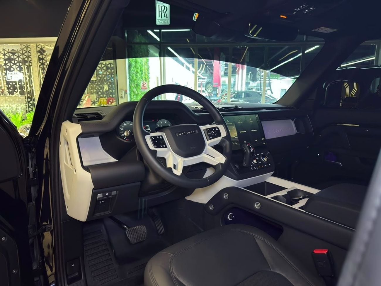 Land Rover Defender 90 X-DYNAMIC SE P300 2026 Land Rover Defender 90 X-Dynamic SE P300 | Low Mileage | AL Tayyer Warranty and Service