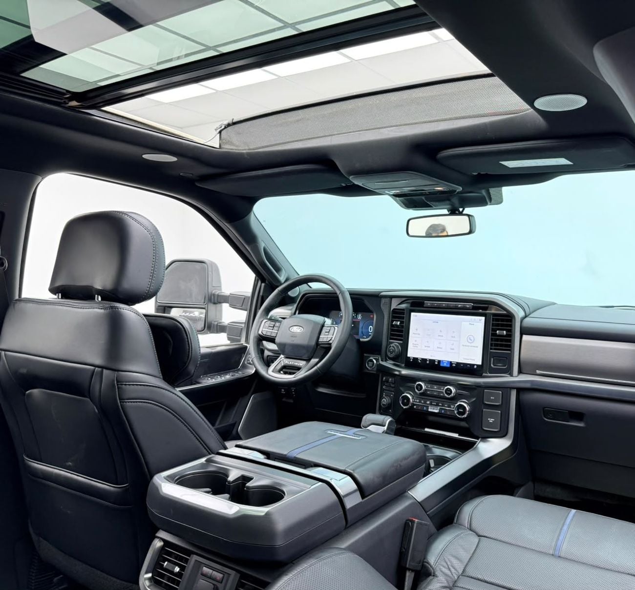 فورد F 150 PLATINUM فورد F-150 بلاتينيوم 2024، ضمان فورد لمدة 5 سنوات + باقة خدمة، سجل صيانة كامل لدى فورد، دول مجلس الت
