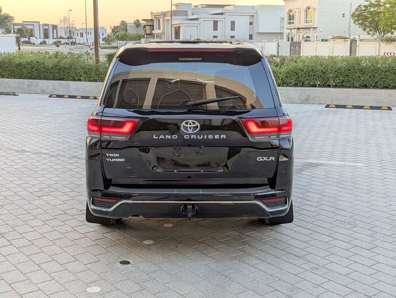 تويوتا لاند كروزر GXR مواصفات خليجية، موديل 2026، محرك V6 ثنائي التيربو سعة 4.0 لتر، بحالة ممتازة