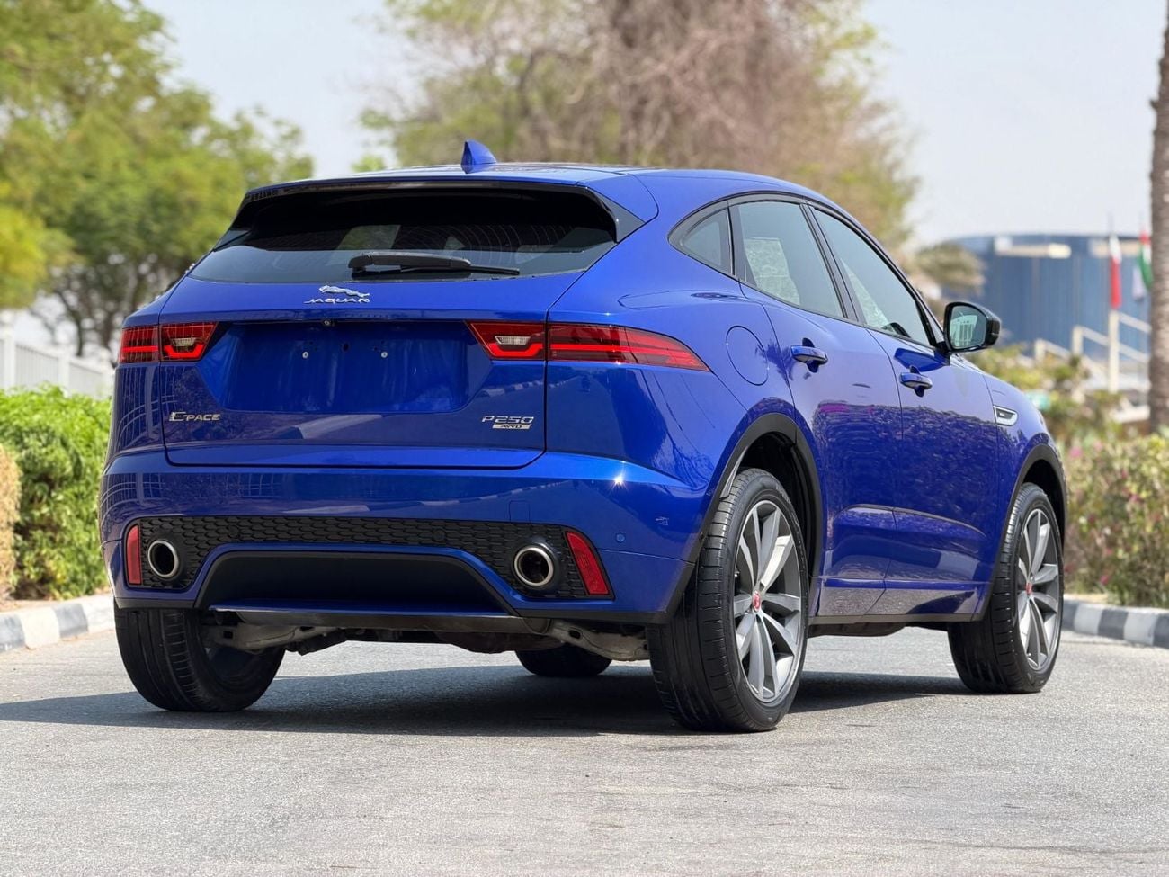 جاكوار E Pace R-DYNAMIC SE P250 جاكوار إي بيس 2018، خليجية، قطعت 90,000 كم، بدون حوادث، مفتاحان