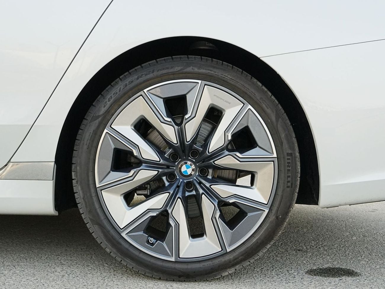 BMW 740i